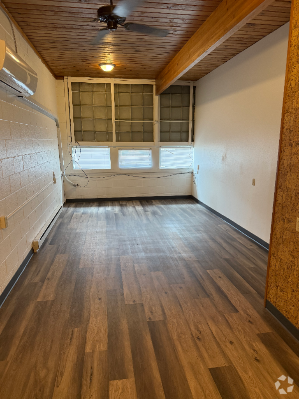 Building Photo - 224 Halsey St