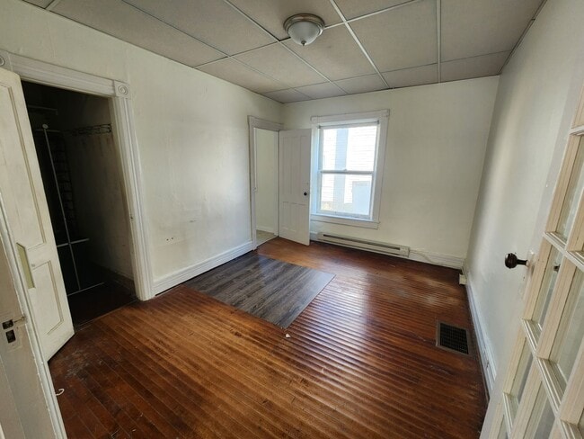 Building Photo - 76 Crandall St