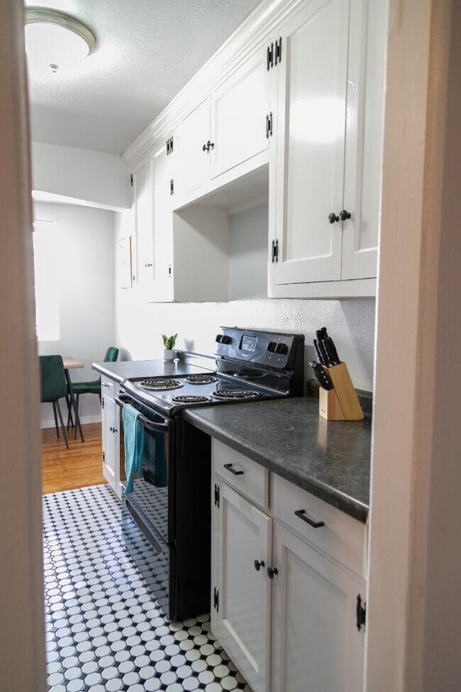 Building Photo - 1712 House Ave