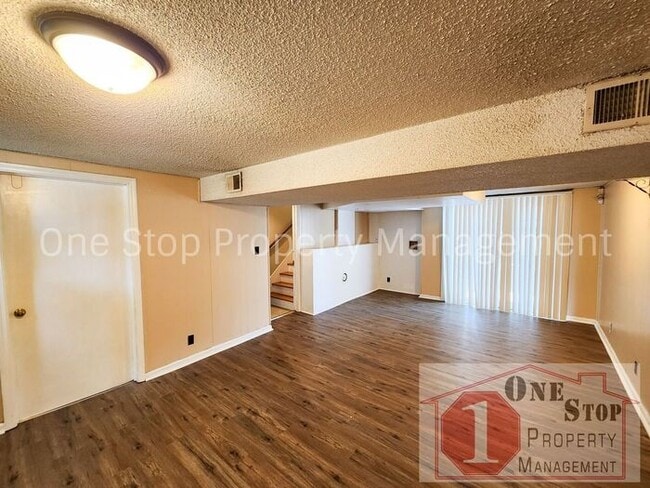 Building Photo - Beautiful 3 Bedroom 2.5 Bathroom Home in R...