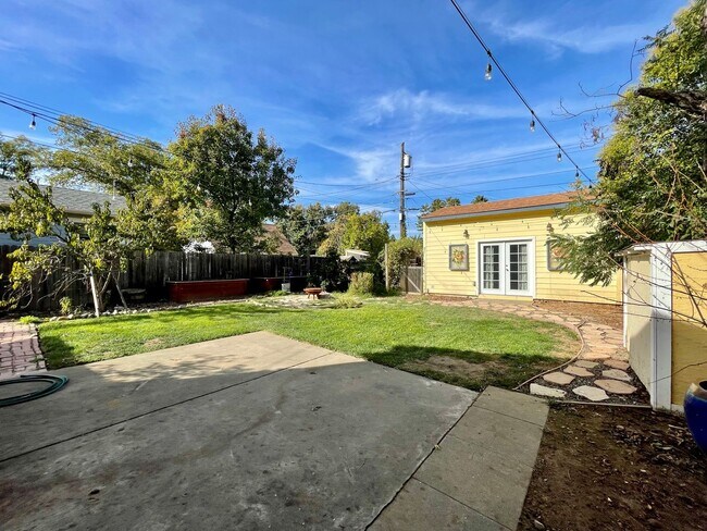 Building Photo - 4941 10th Ave