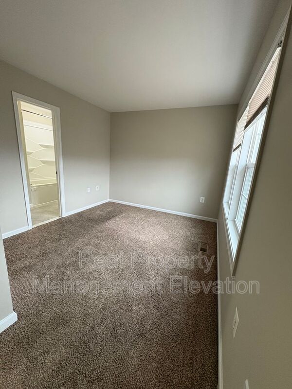 Building Photo - 213 Kimberly Way