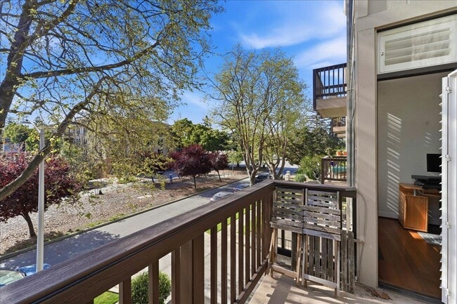 Building Photo - 11 Hayward Ave