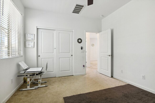 Building Photo - 4 Bedroom Single Family in Chandler