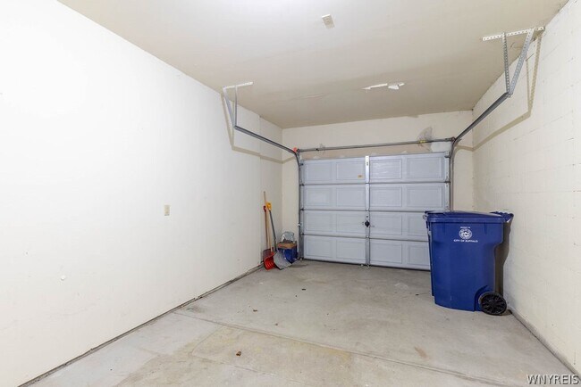 Building Photo - 319 King Peterson Rd