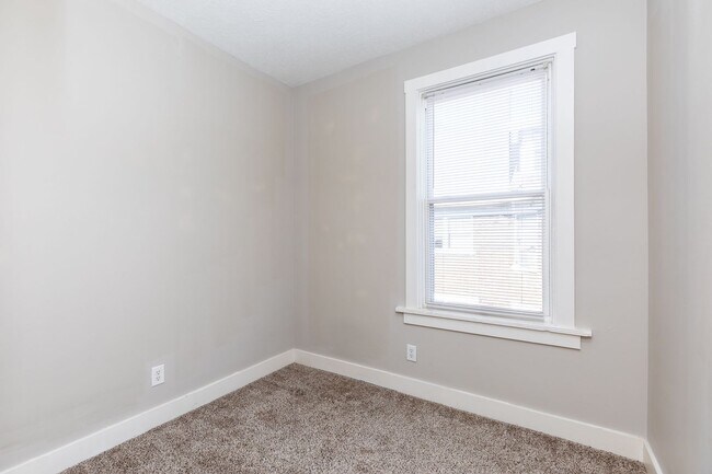 Building Photo - Hudson Ave.