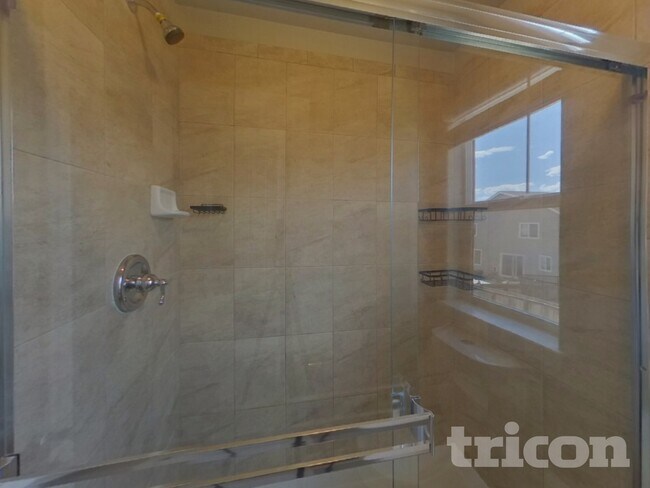 Building Photo - 10865 Aliso Dr