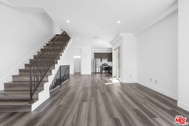 Building Photo - 6006 Klump Ave