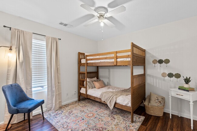 Fourth bedroom with bunkbeds - 903 Valerie Ln