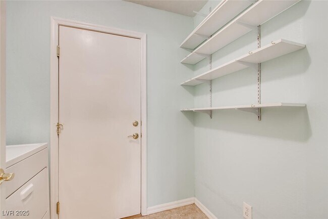 Building Photo - 5389 Progresso St