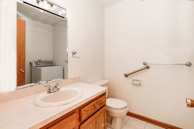 Building Photo - 705 Lake Ave