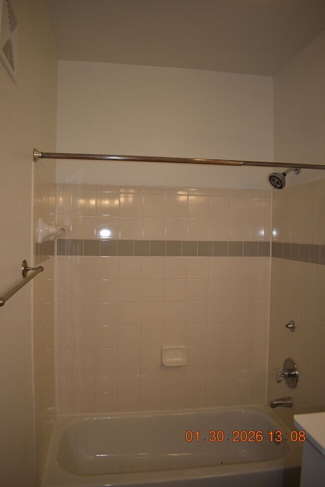 Building Photo - Beautiful Ground Floor Condo in Falling Water Condominiums!!