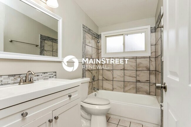 Building Photo - 3 Bedroom Pet-Friendly Home in FLORISSANT,...