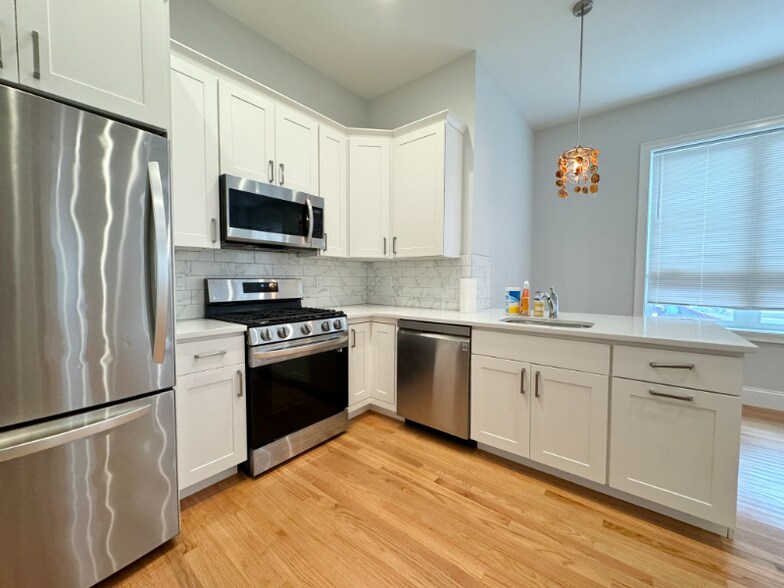 Building Photo - 353 Dorchester St
