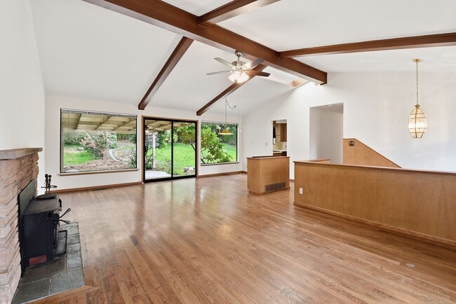 Building Photo - 3bd/2ba Bellevue Home