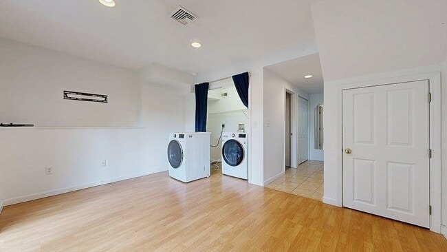 Building Photo - 142 Olean St