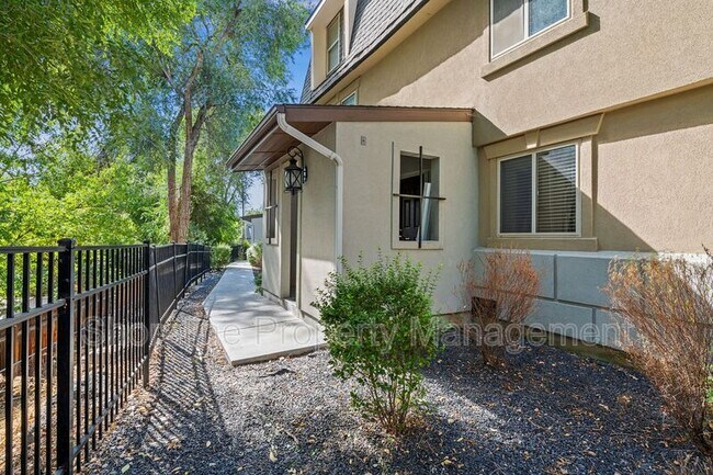 Building Photo - 2110 Brittany Ln