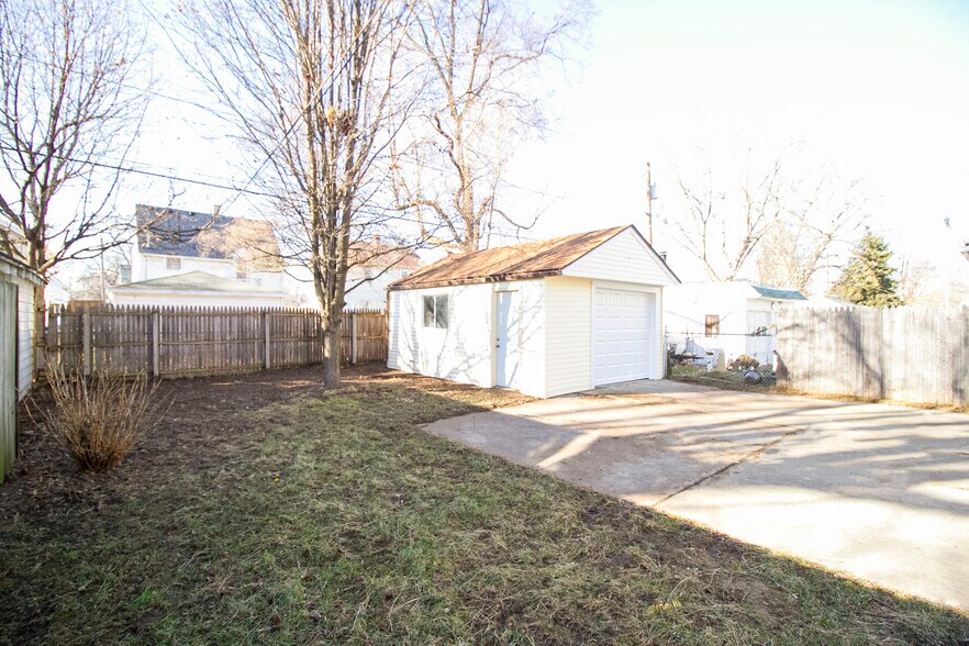 Building Photo - 4353 Lyman Ave