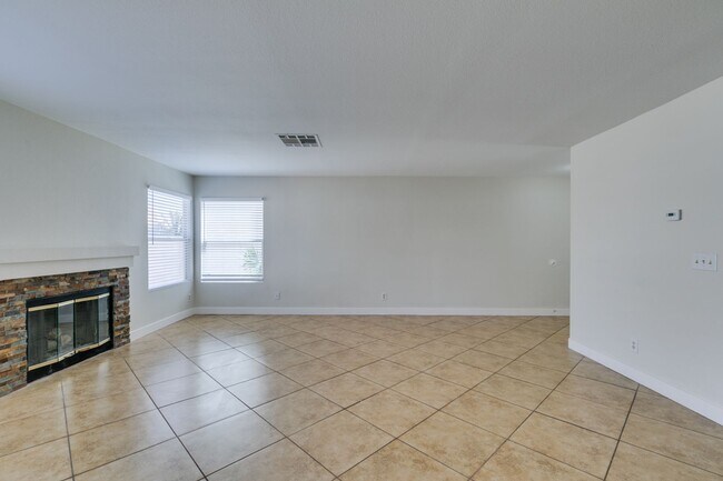 Building Photo - Charming 3 bedroom, 2.5 bathroom home near Summerlin
