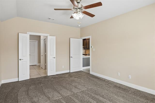 Building Photo - 945 Bluebird Way