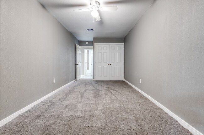 Building Photo - 200 Pine St