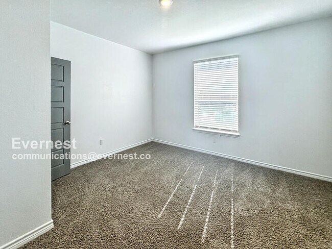 Building Photo - 2239 Hornbeam St