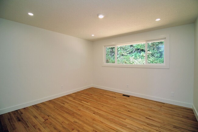 Building Photo - 14155 SW Red Haven Dr