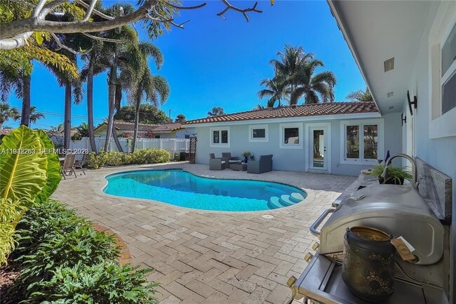 Building Photo - 2011 NE 31st Ct