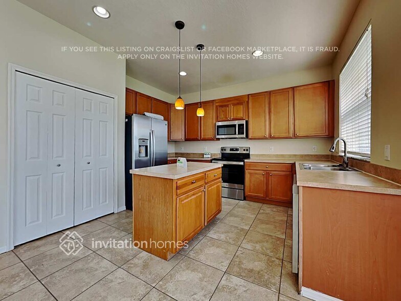Building Photo - 9447 Wellstone Dr