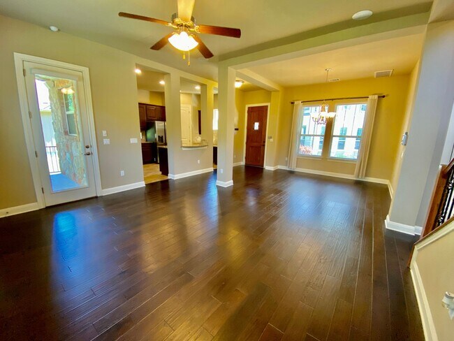 Building Photo - 3 Bedroom 2.5 Bathroom Detached Condo in South Austin!!