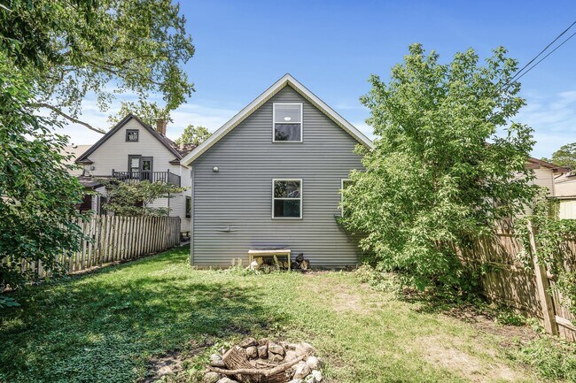Building Photo - Incredible 5BD/2BA HGTV Remodeled Home near U of M & Dinky Town! Avail. 9/1/26!