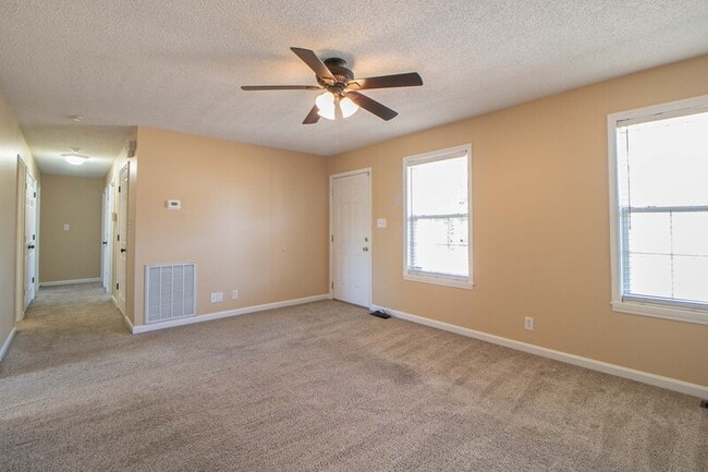 Building Photo - 207 Ruf Dr
