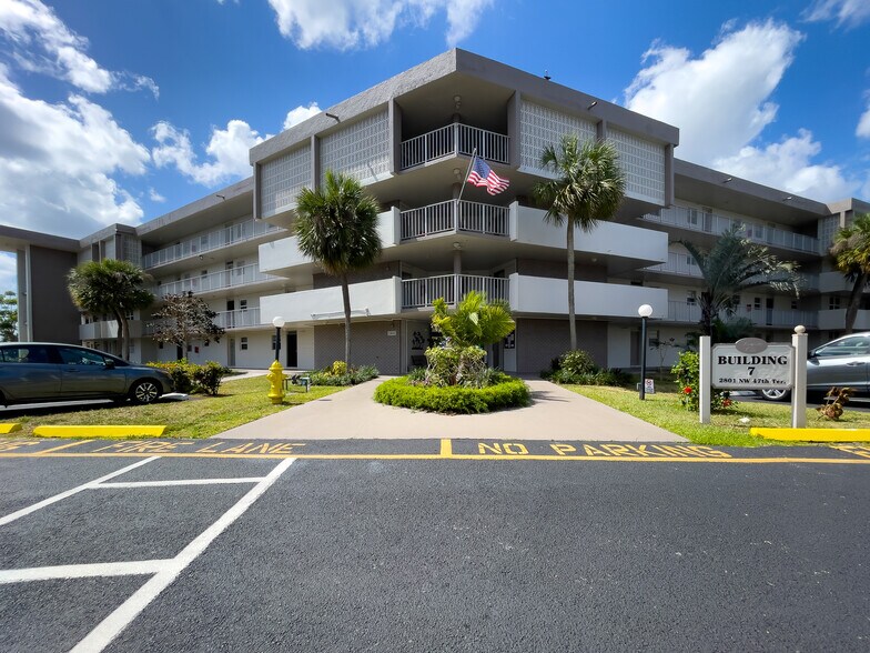 Building Photo - 2801 NW 47th Ter