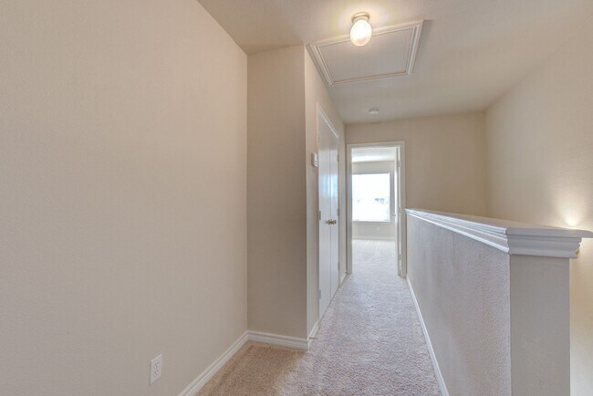 Building Photo - Two Bedroom, Two Bathroom Townhome near La...