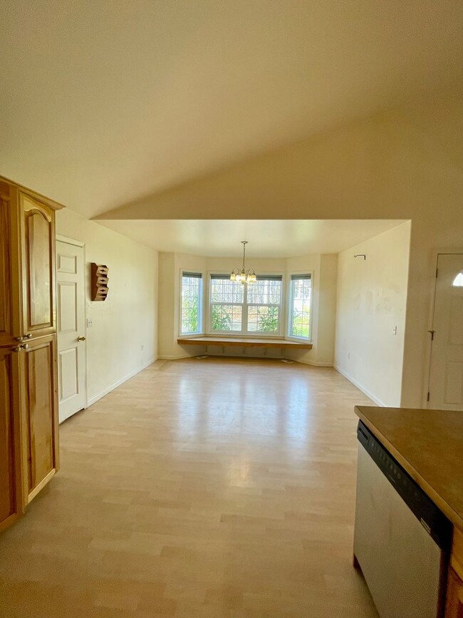 Building Photo - Ranch style 3bedroom/2 bathroom with an Oversized two car garage +giant carport!  Large private l...