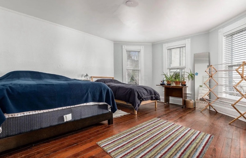 Building Photo - 453 Burg St