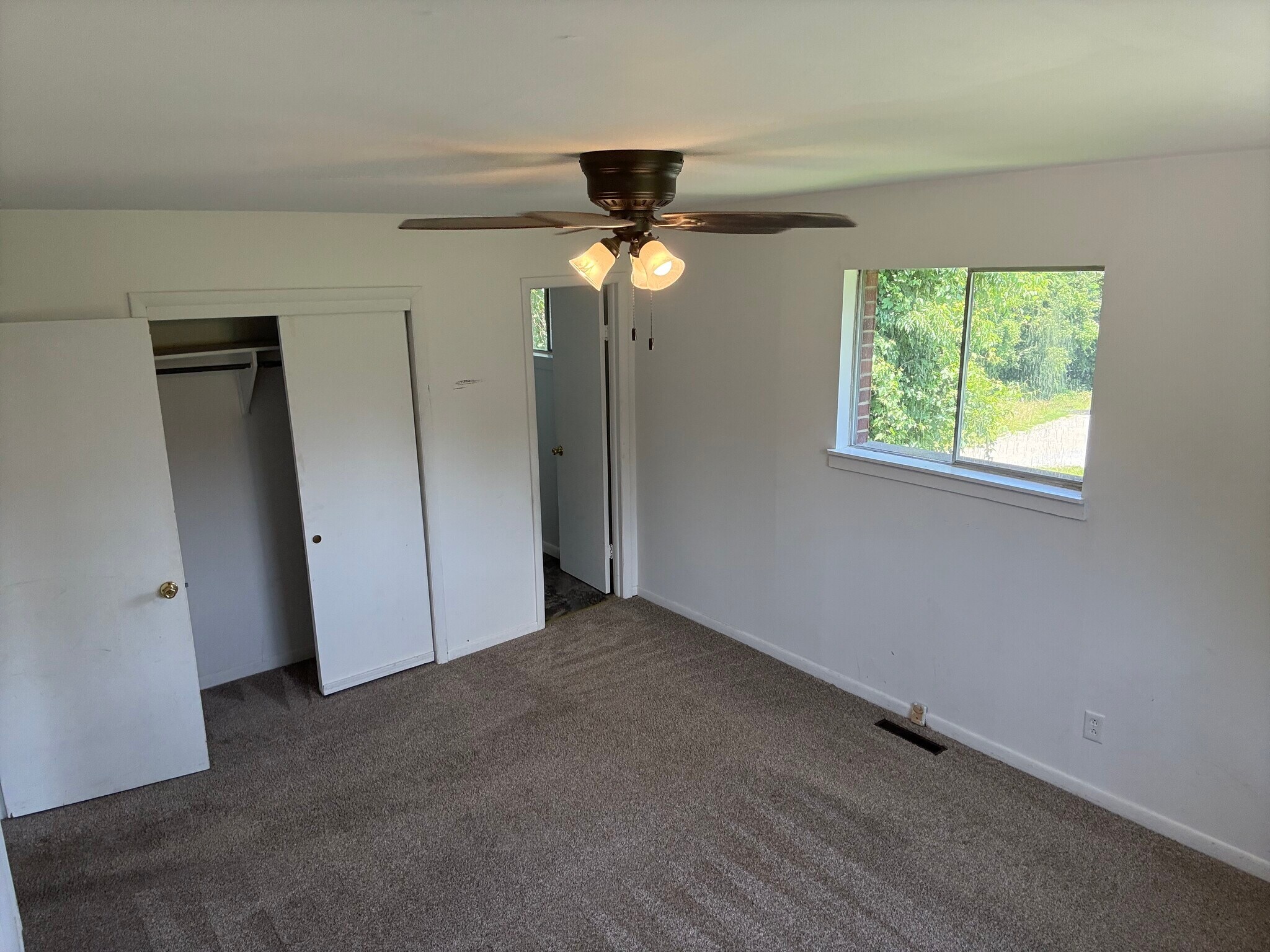 MAIN BEDROOM/ DOUBLE DOOR CLOSET/ HALF BATH - 702 Pearl Dr