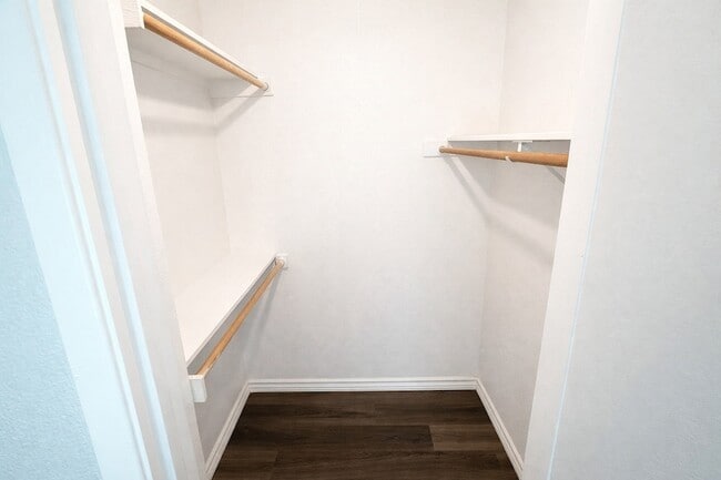 Building Photo - 16 Hill Top Ln