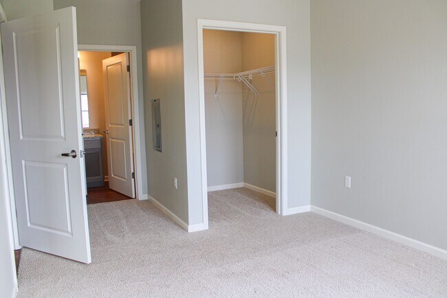Building Photo - 3211 Redhawk St
