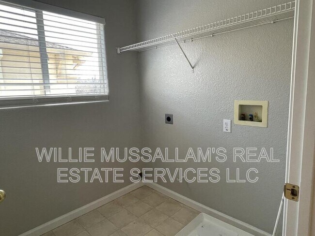 Building Photo - 4117 Rogers Canyon Rd