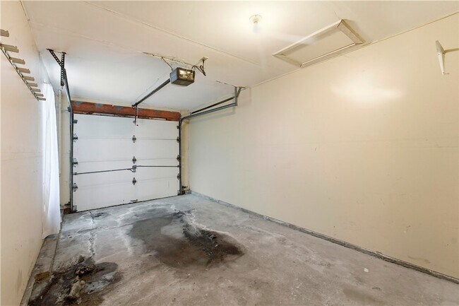 Building Photo - 217 Clearbrook Ct