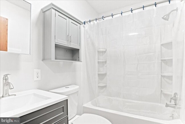 Building Photo - 102 Linwood Ct