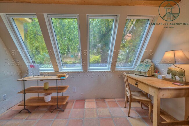 Building Photo - Adorable Furnished Three Bedroom Hatton Fields Home - Flexible Lease Term