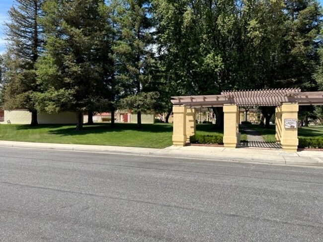 Building Photo - 8113 Wimbley Way