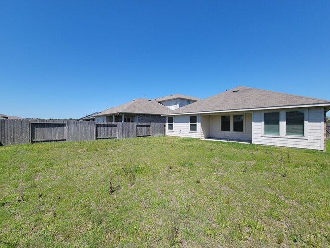 Building Photo - The price is right and the location is even better! Take a look TODAY at this like-new, 3/2, open...