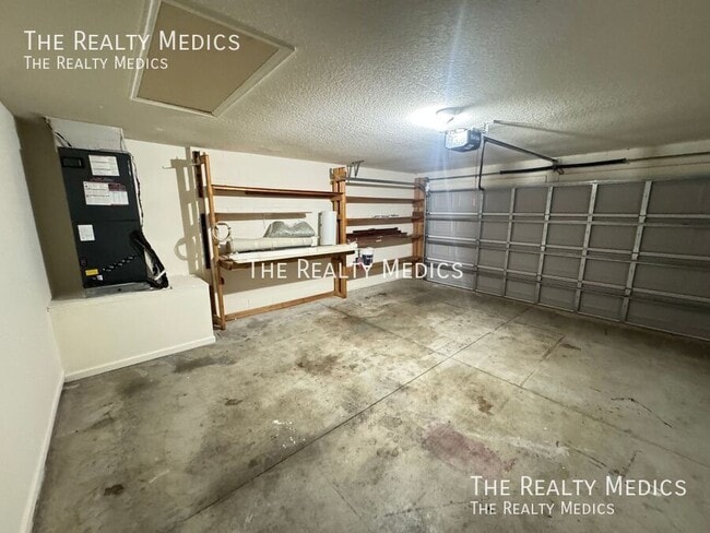 Building Photo - 2719 Crane's Cove Dr