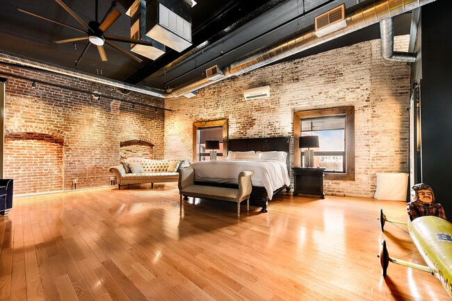 Building Photo - Spectacular, Furnished 3-Bedroom Loft