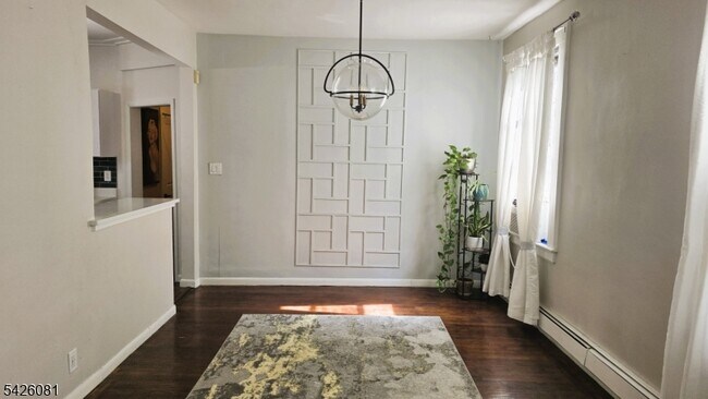 Building Photo - 143 Main St