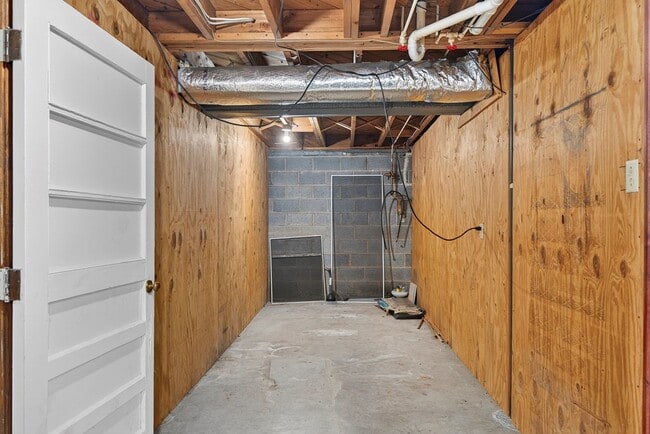 Building Photo - 316 Morningside Dr SW