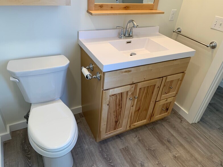 Building Photo - 99 Oxford St N